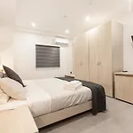 Daire Lovely Modern Large Spacious With 7br & Wifi By 360 Estates *