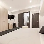 شقة Lovely Modern Large Spacious With 7br & Wifi By 360 Estates مسيدا