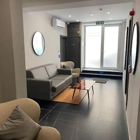 Апартаменты Lovely Modern Large Spacious With 7br & Wifi By 360 Estates *