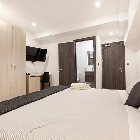 Апартаменты Lovely Modern Large Spacious With 7br & Wifi By 360 Estates Мсида