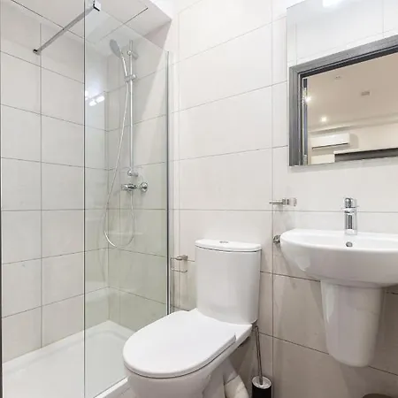 Lovely Modern Large Spacious With 7br & Wifi By 360 Estates *