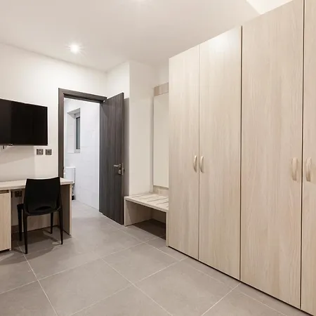 Lovely Modern Large Spacious With 7br & Wifi By 360 Estates * Msida